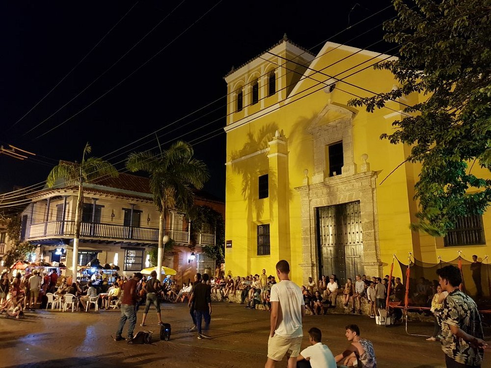 Plaza e Iglesia de la Trinidad