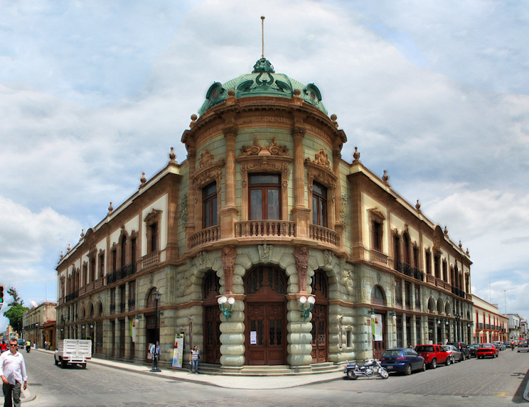 Teatro Macedonio Alcalá