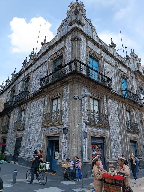 Casa de los Azulejos